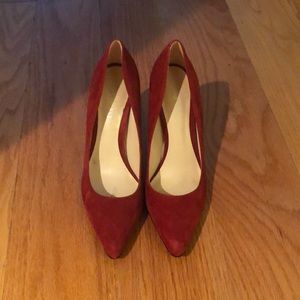 ⭐️⭐️Nine West Red Suede 👠